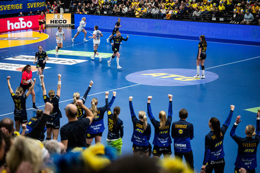 Sofia Hvenfelt of Sweden celebrate with teammates