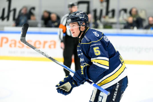HV71s Victor Sjöholm jublar