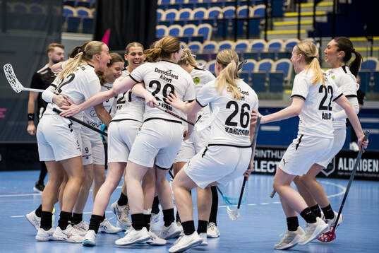 Lunds Minna Karlsson jublar med lagkamrater
