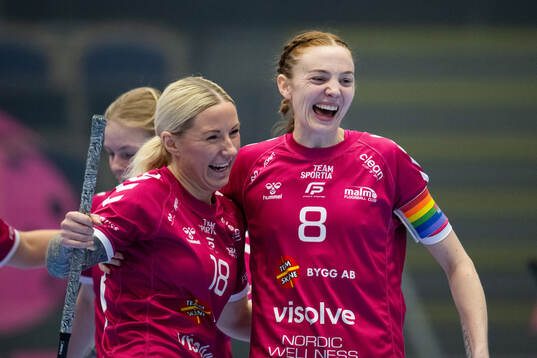 Malmös Rebecca Mårtensson och Ellen Rasmussen jublar