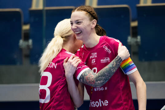 Malmös Rebecca Mårtensson och Ellen Rasmussen jublar