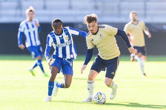 IFK Göteborgs Malick Junior Yalcouye och Östers Tatu