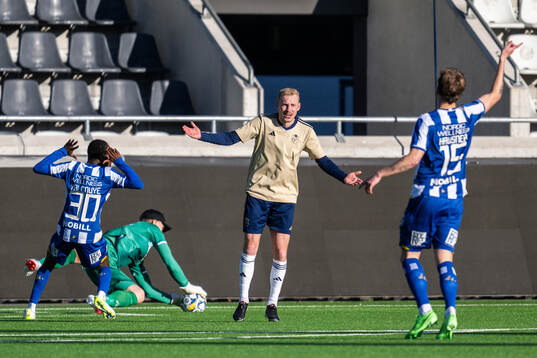 Östers Adam Bergmark Wiberg reagerar