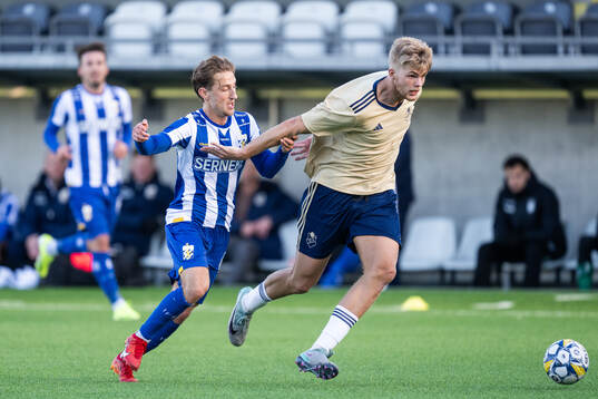 IFK Göteborgs Arbnor Mucolli och Östers Mattis Adolfsson