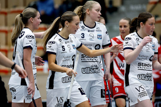 Warbergs Filippa Löfborg och Isa Grängsjö jublar