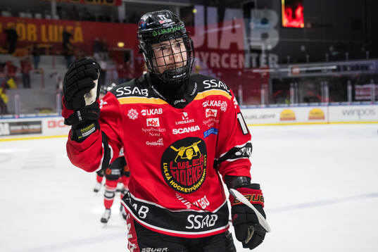 Luleås Petra Nieminen jublar