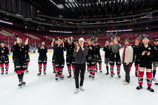 Malmö Redhawks Janne Kuokkanen jublar med lagkamraterna