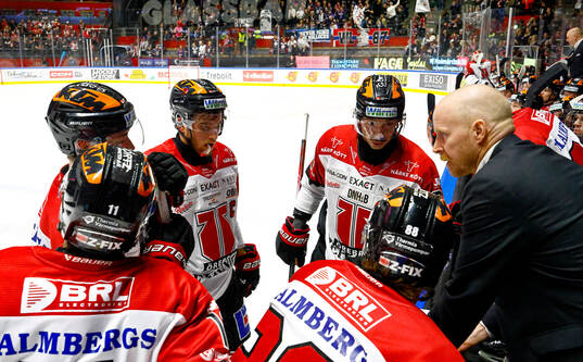 Time out av Örebro i underläge strax före mål 2-2