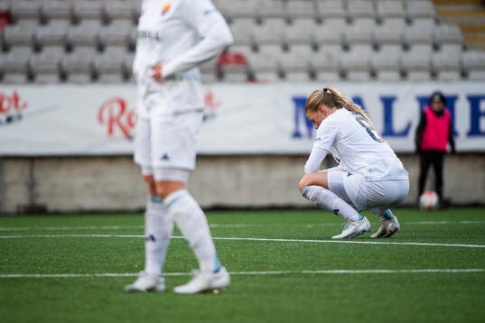 Djurgårdens Nellie Lilja deppar fotbollsmatchen i Svenska