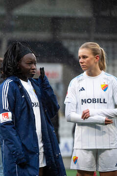 Djurgårdens Sura Yekka deppar med Nellie Lilja