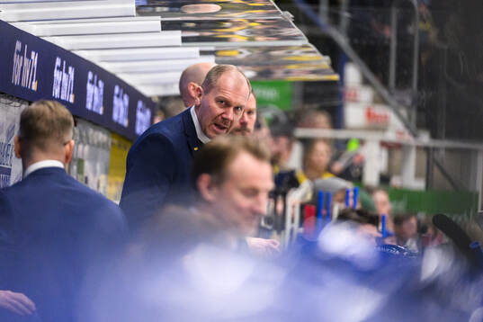 HV71s  huvudtränare Johan Lindbom