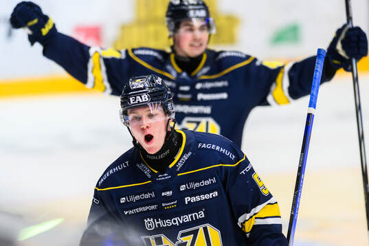 HV71s Victor Sjöholm jublar