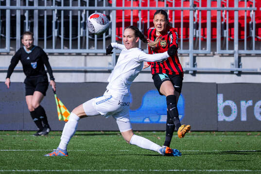 Brommapojkarnas Tuva Ölvestad och IK Uppsalas Clara