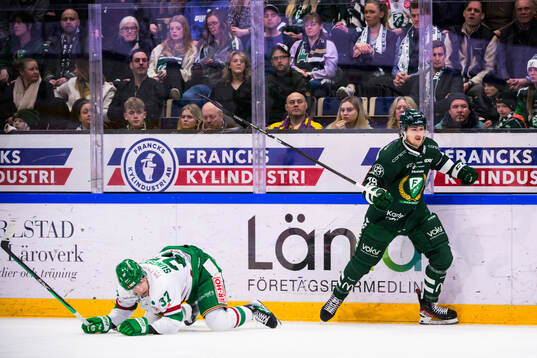 Rögles Albin Sundsvik och Färjestads Jeremy Salvas Groleau