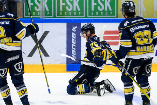 Bläddra bland fler bilder av Ishockey, Kval till SHL, Match 5,  HV71 - Oskarshamn