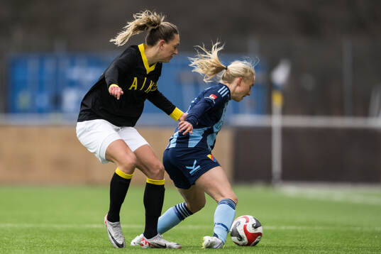 AIKs Jennie Nordin och Djurgårdens Stinalisa Johansson