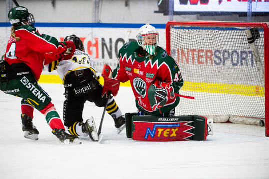 Frölundas Linnea Dove Petterson , Maja Helge och Aiks Nova