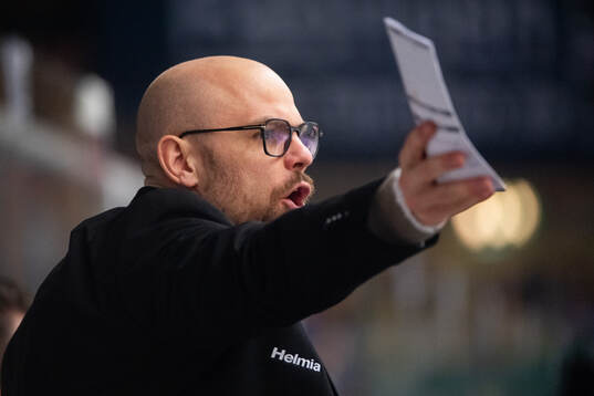 Karlskogas tränare Dennis Hall
