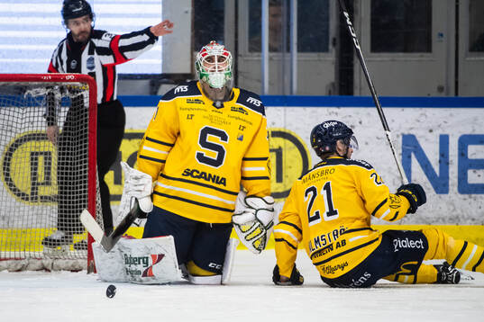Bläddra bland fler bilder av Ishockey, Hockeyallsvenskan, Kvartsfinal 4, Karlskoga - Södertälje