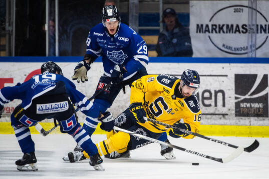 Karlskogas Andre Edvardsen Simen och Albin Eriksson mot
