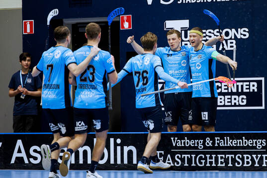 Warbergs Markus Berntsson jublar med laget