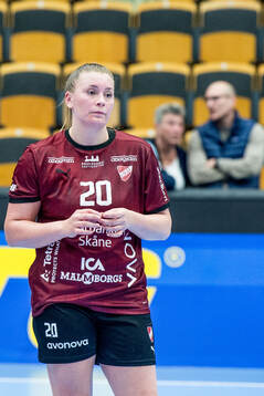 Bläddra bland fler bilder av Isabelle Gulldén