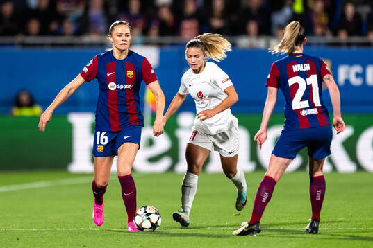 Fridolina Rolfö of Barcelona and Johanna Renmark of Brann