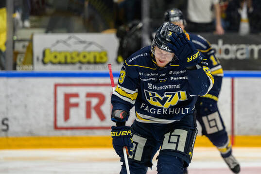 HV71s Åke Stakkestad jublar