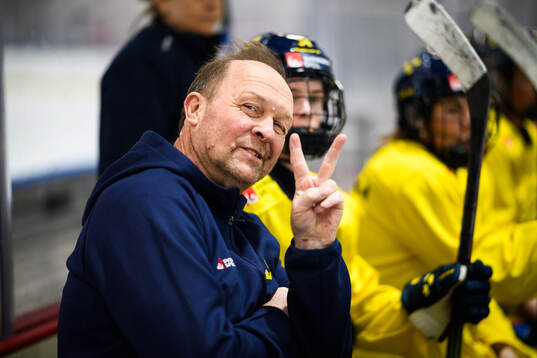 Equipment manager Benny Andersson of Sweden at a practice