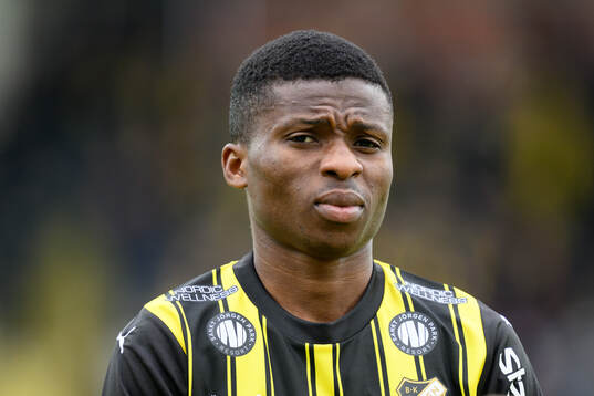 Häckens Akoua Romeo Amane vid lineup