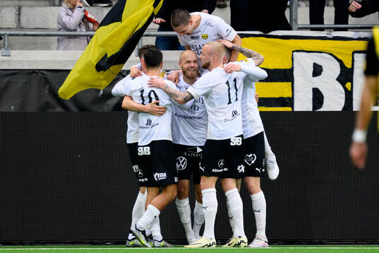 Mjällbys Viktor Gustafson jublar