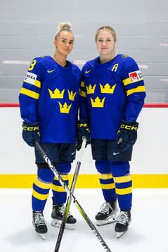 Wilma Sundin and Lina Ljungblom of Sweden at a team photo