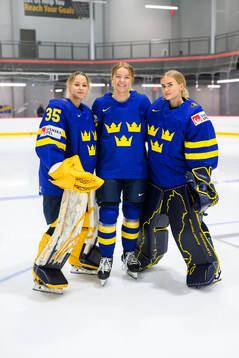 goaltender Tindra Holm, Paula Bergström and goaltender