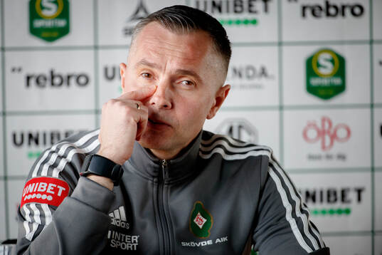 Skövde AIKs tränare Srdjan Tufegdzic på presskonferensen