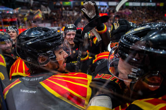 Bläddra bland fler bilder av Ishockey, Hockeyallsvenskan, Semifinal 1, Brynäs - Karlskoga