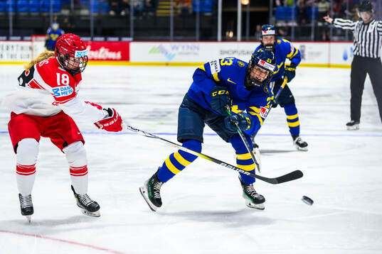 Maria Peters of Denmark and Thea Johansson of Sweden