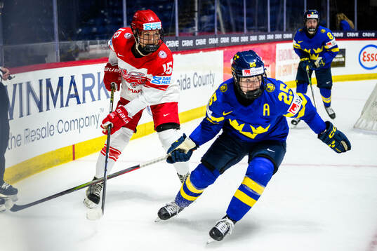 Amanda Refsgaard of Denmark and Lina Ljungblom of Sweden