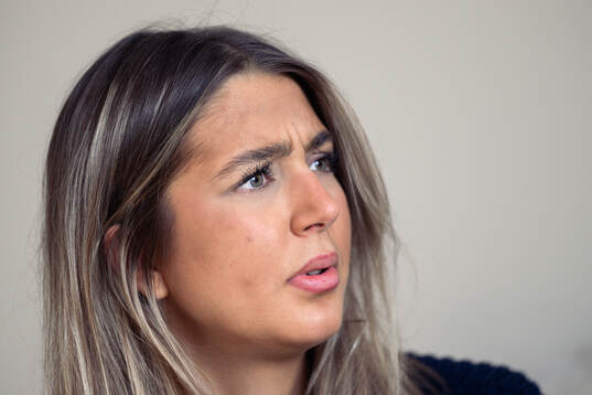 Sävehofs Emma Mihailovic blir intervjuad