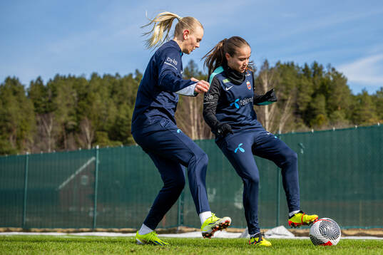 Karina Sævik and Guro Reiten of the Norwegian women's