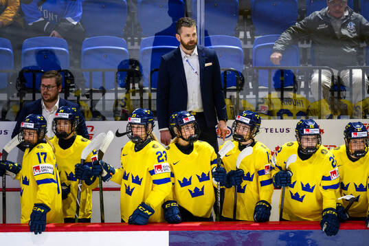 Head coach Ulf Lundberg of Sweden