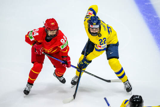 Lu Wen of China and Hanna Thuvik of Sweden
