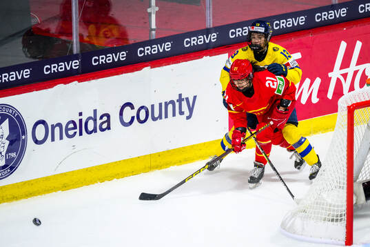 Siyang Liu of China and Wilma Sundin of Sweden