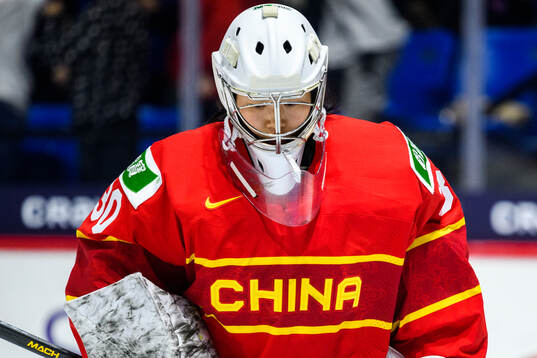 Goaltender Yuqing Wang of China