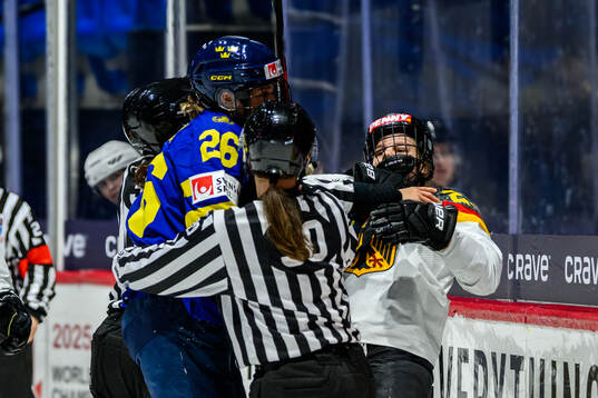 Hanna Olsson of Sweden and Laura Kluge of Germany