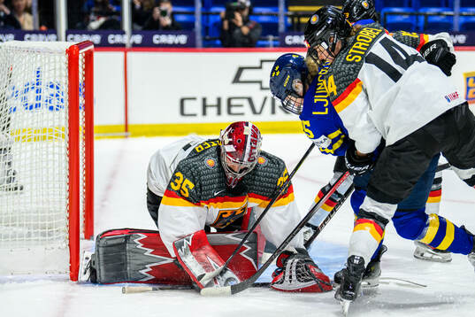 Goaltender Sandra Abstreiter of Germany