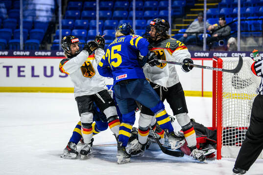 Ronja Hark of Germany, Lina Ljungblom of Sweden and Laura