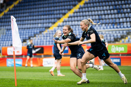 Marthine Østenstad and Guro Bergsvand of the Norwegian