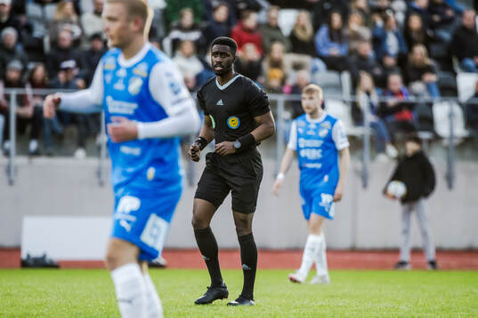 Domare Fredrik Oppong