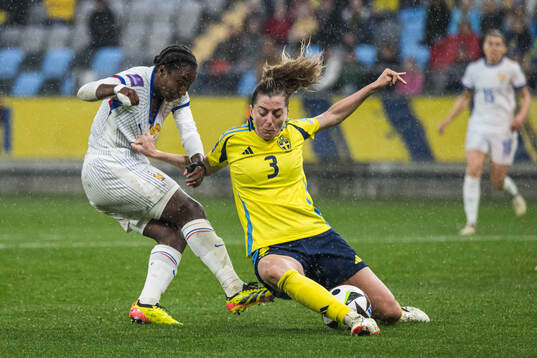 Vicki Becho of France and Linda Sembrant of Sweden