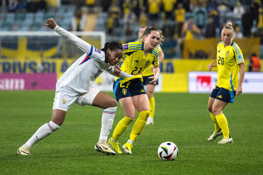Marie-Antoinette Katoto of France and Elin Rubensson of